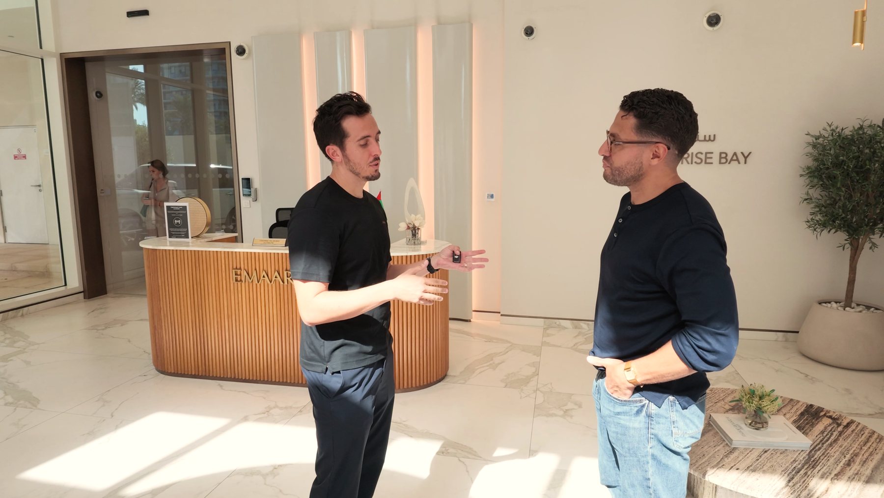 Clément en échange avec un client